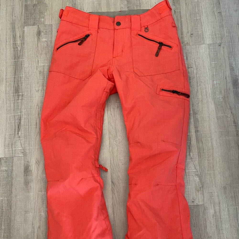 Women’s snow pants